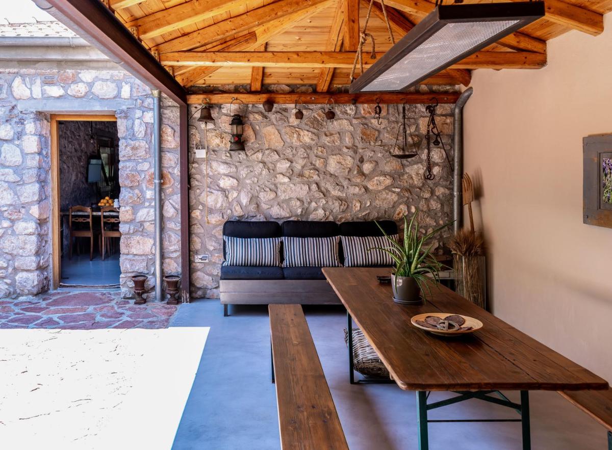Boutique Stone Cottage - Housity