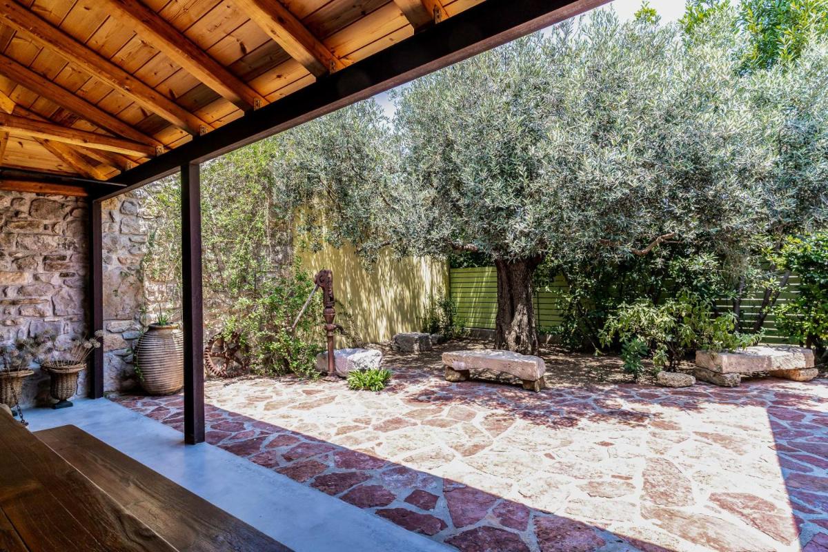 Boutique Stone Cottage - Housity