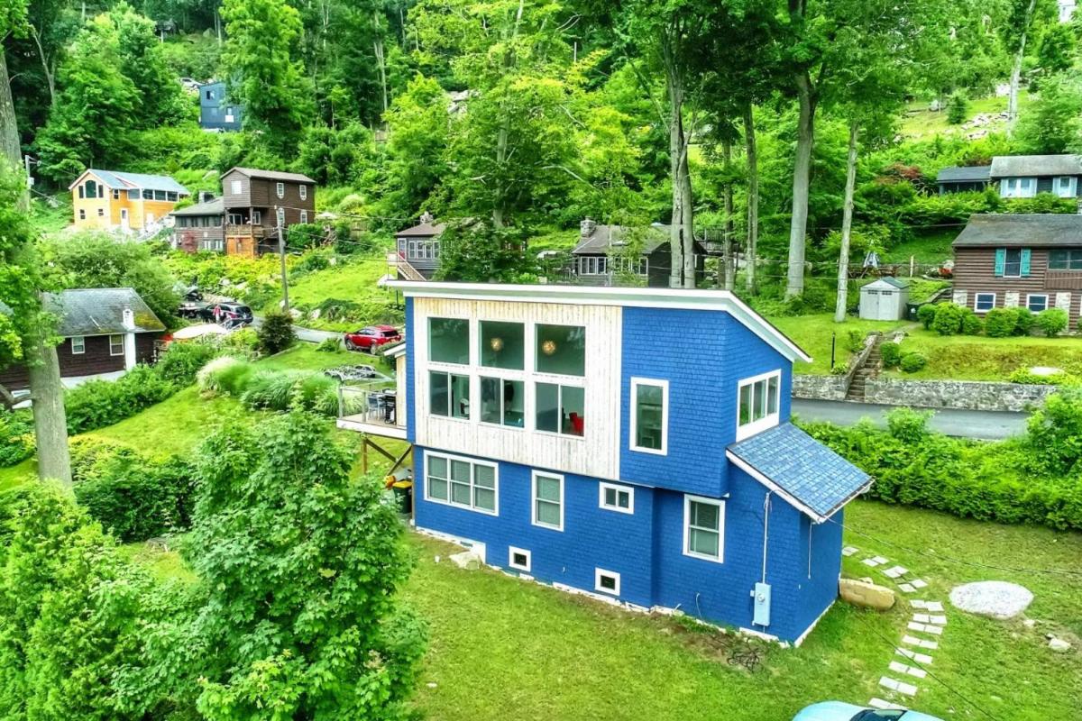 Ridgeway Lake House - Housity