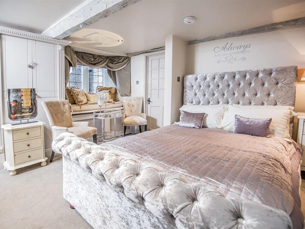 Court House Manor Luxury B&B - Housity