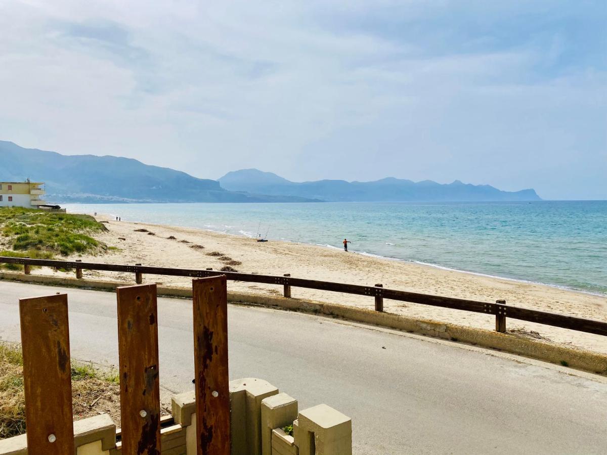 Villa Sorrentino- sulla spiaggia, vista mare, aria c. - Housity