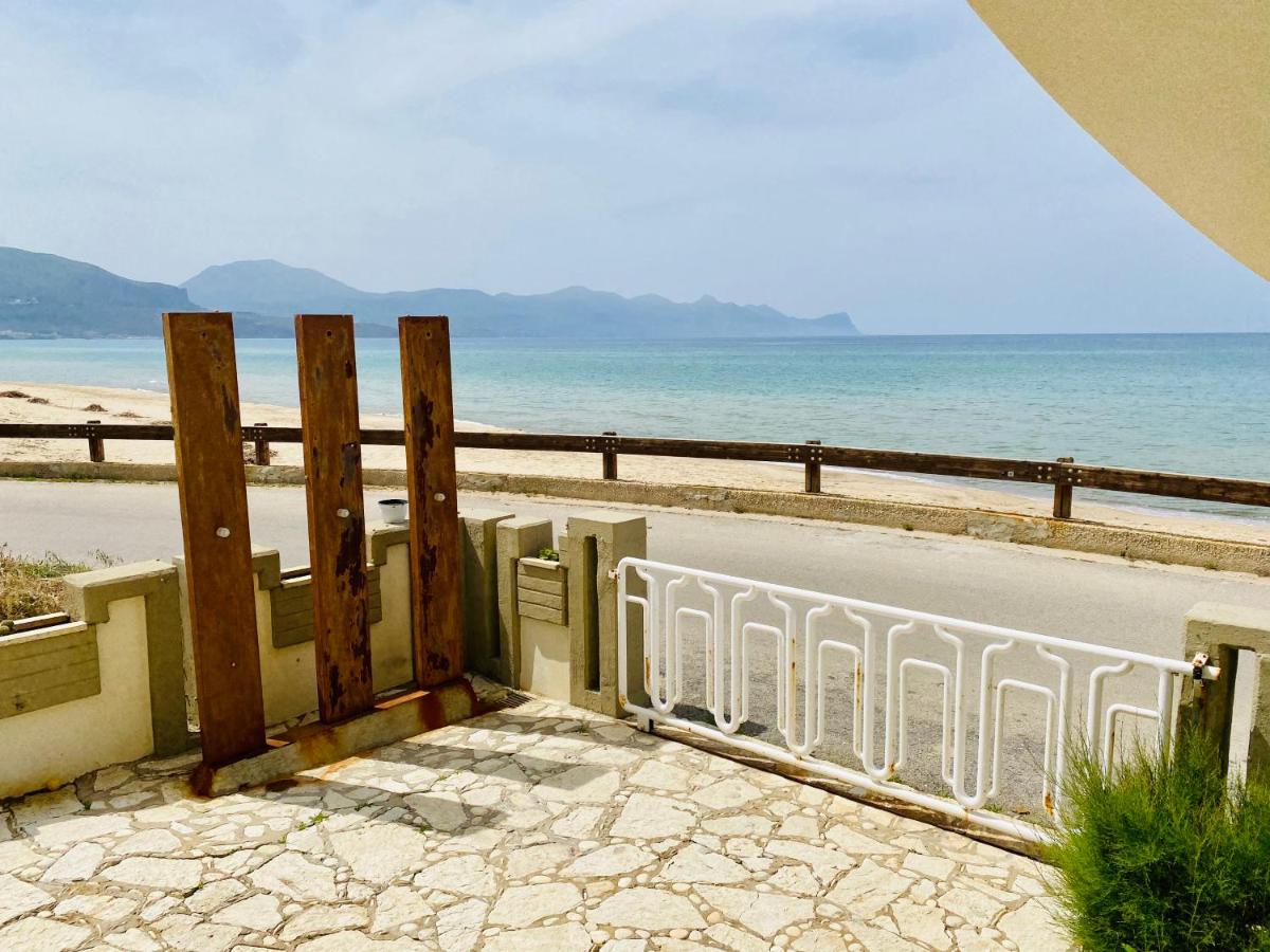 Villa Sorrentino- sulla spiaggia, vista mare, aria c. - Housity