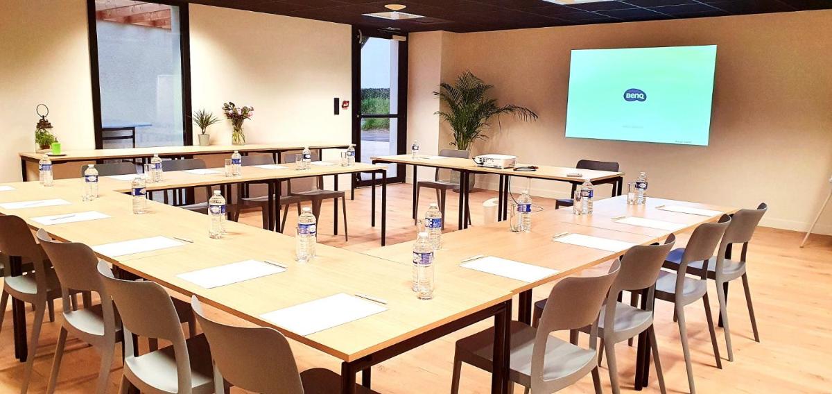 Espace de conférence ou salle de réunion dans l'établissement Best Western Armor Park Dinan et Spa