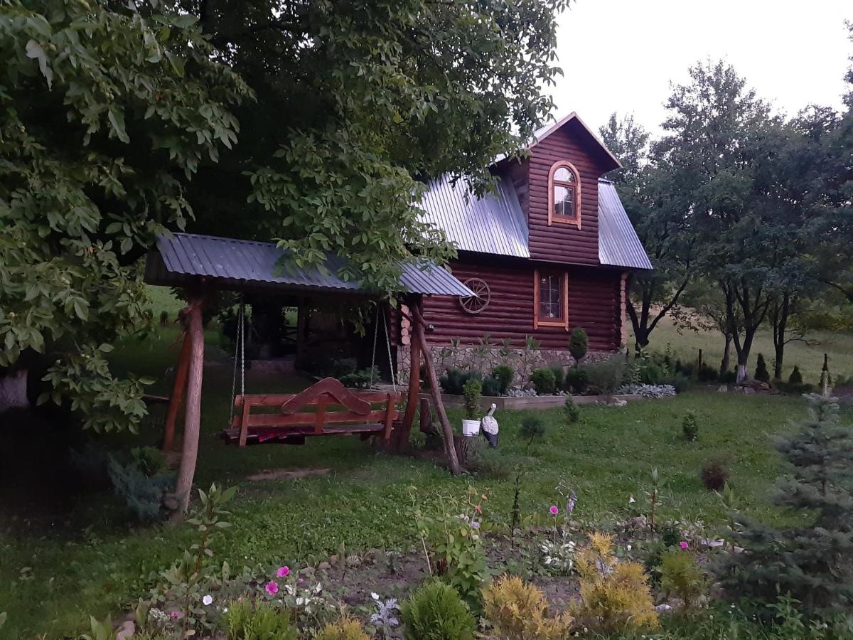 Дерев'яний будинок з банею - Housity