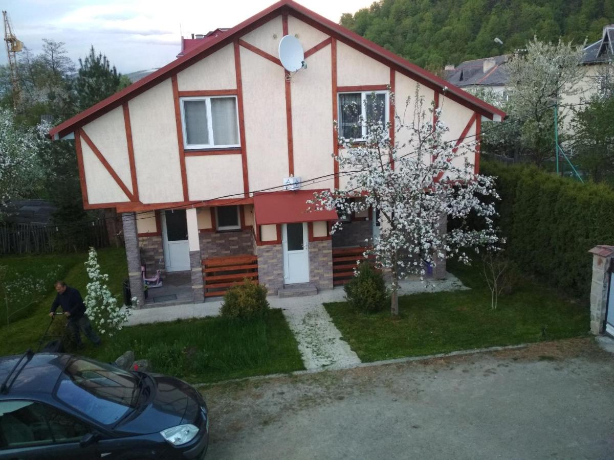 Zelena Sadyba Bila Stavka - Housity