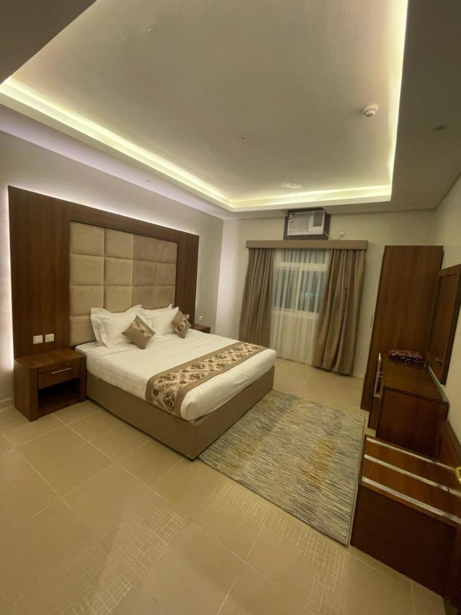 Rawaes Hotel - Housity