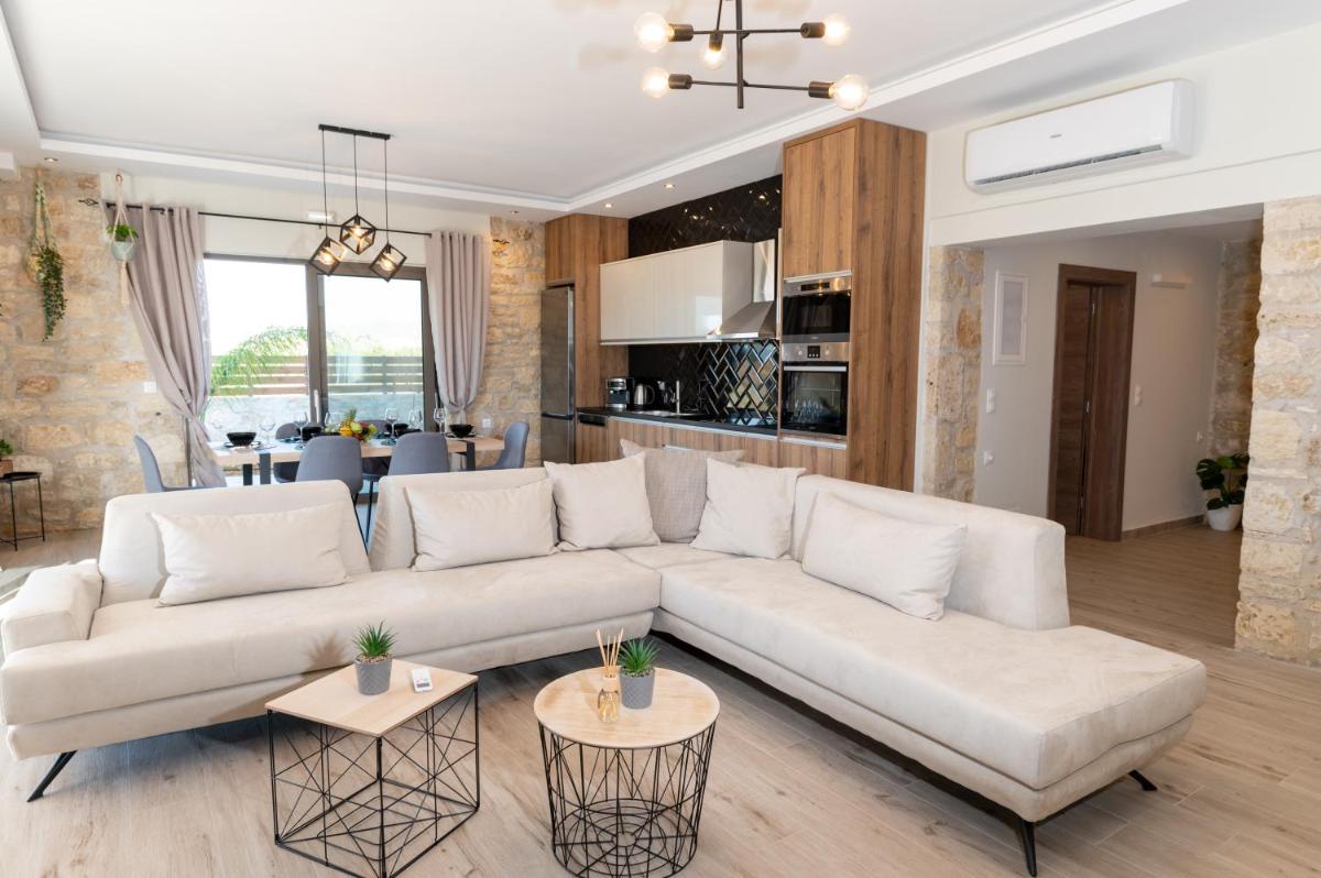 Villa Olympia, 4 BR, for up to 14 persons, 400 meters from the long sandy beach - Housity