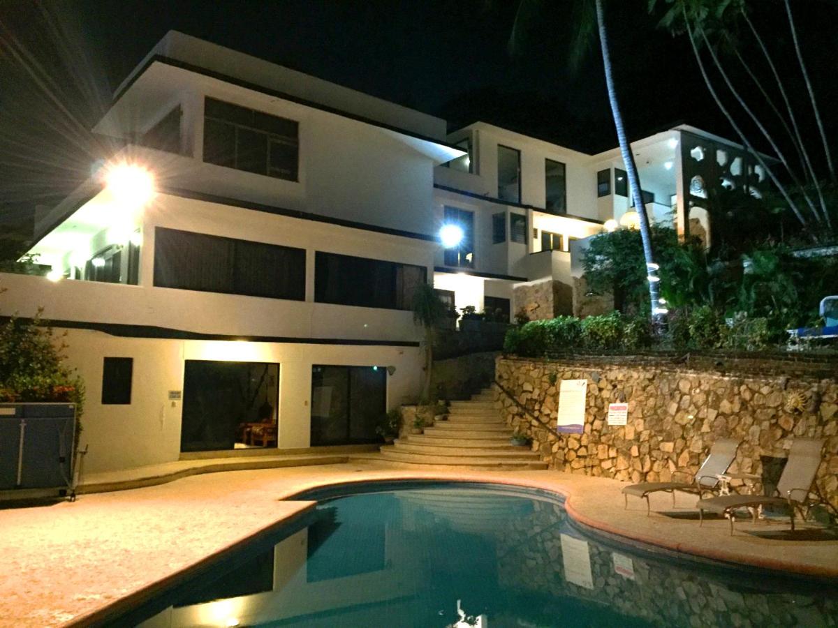 Villa Guitarron gran terraza vista espectacular 6 huespedes piscina gigante - Housity