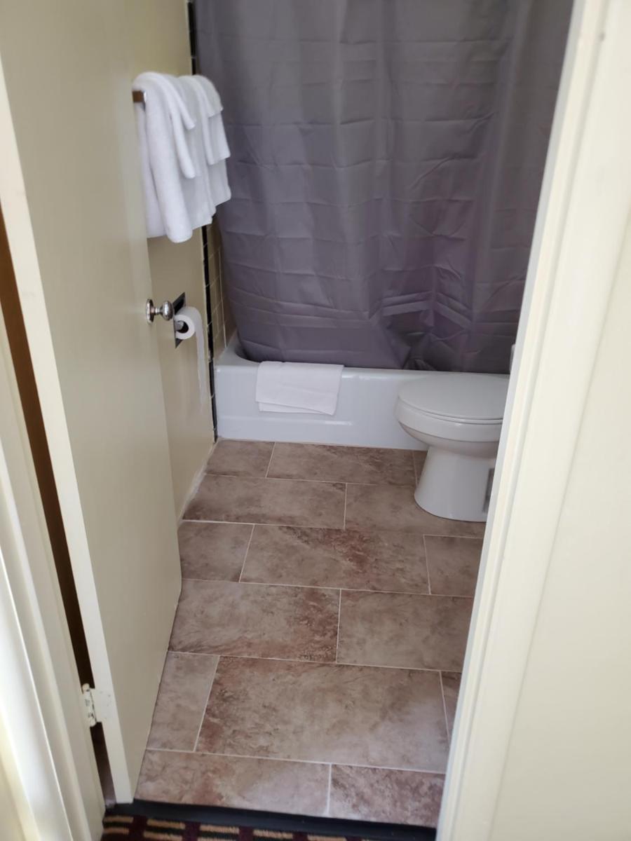 Dollar Inn - Housity