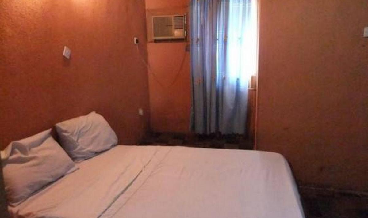 Room in Apartment - Ade Super Hotel Single - Housity
