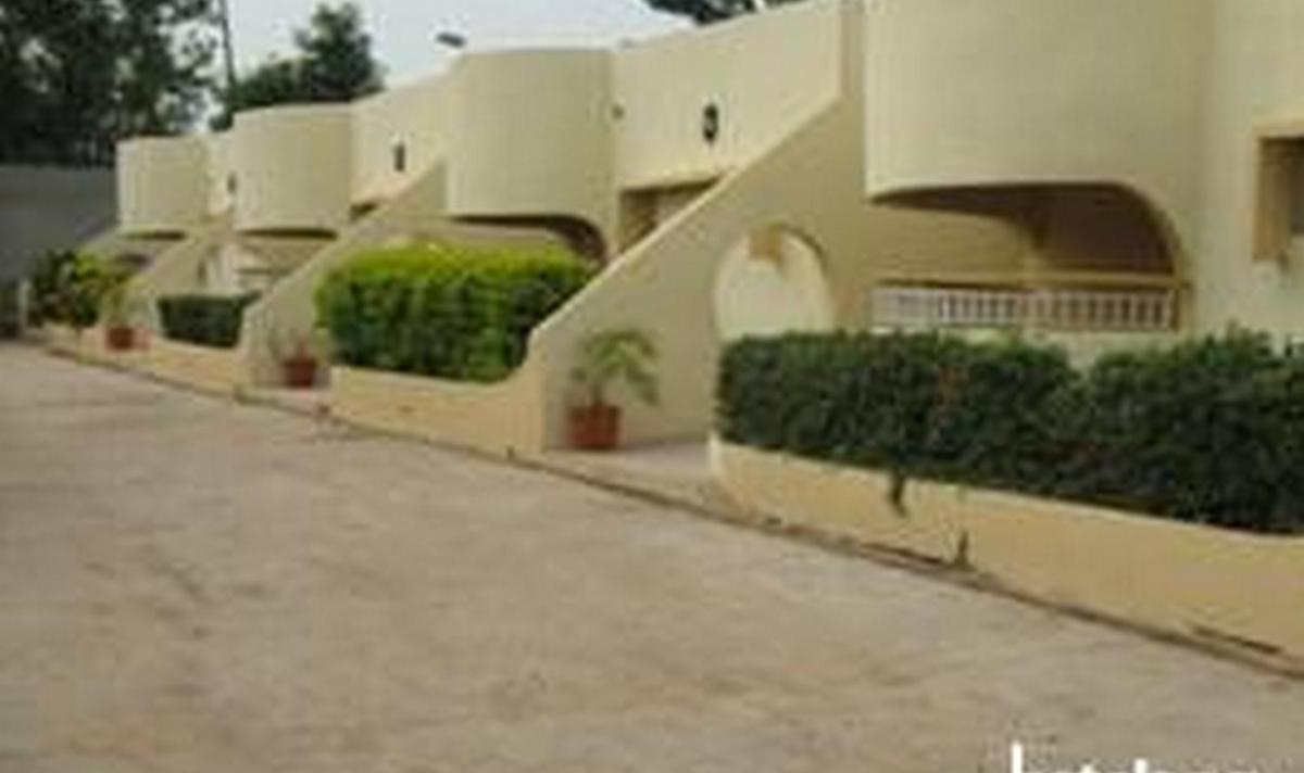 Room in Apartment - Ade Super Hotel Single - Housity