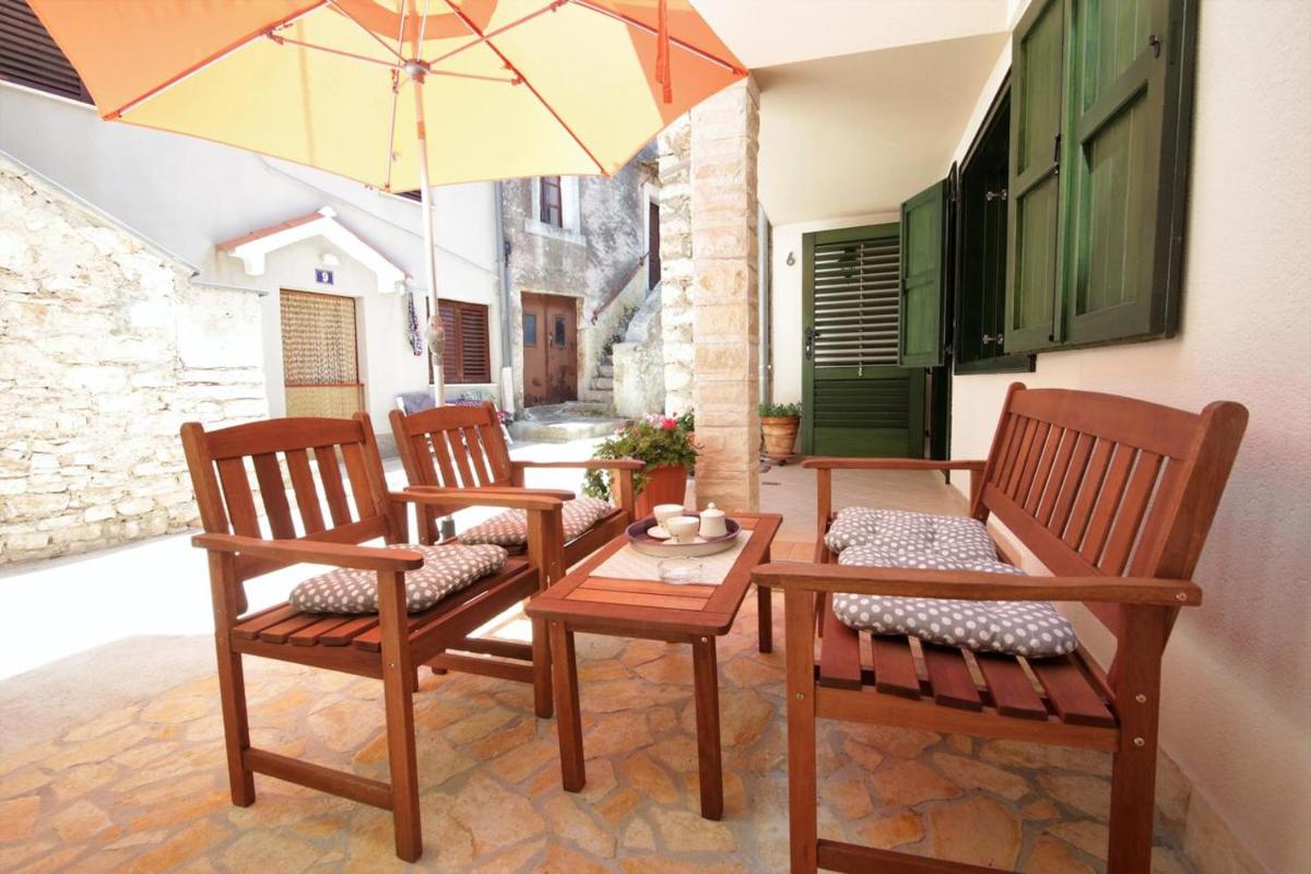 Holiday house Ljubica Tisno - Housity