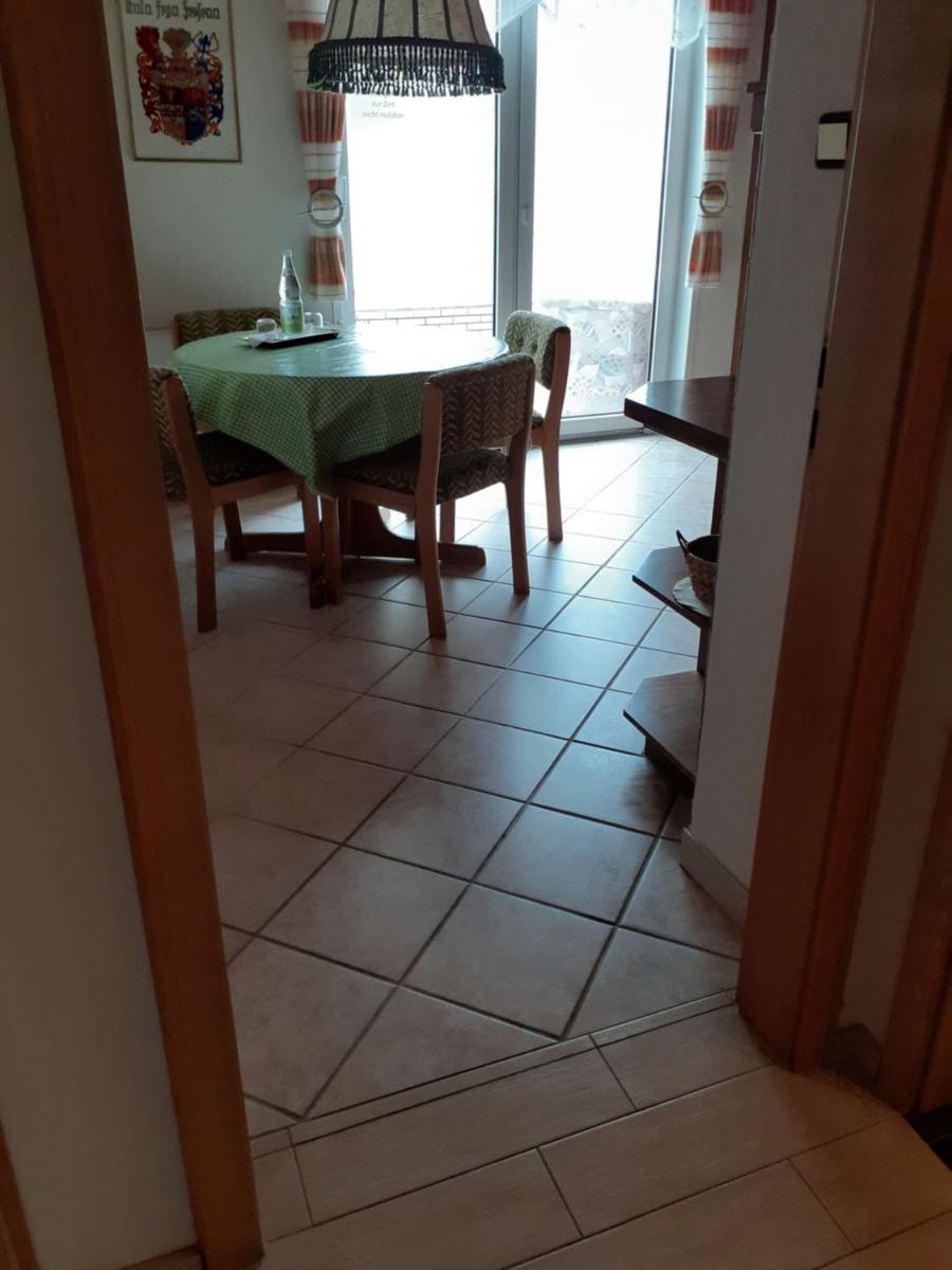 Barreirefreie Wohnung für 2 Personen in Ostfriesland mit 11 KW Ladestation - Housity