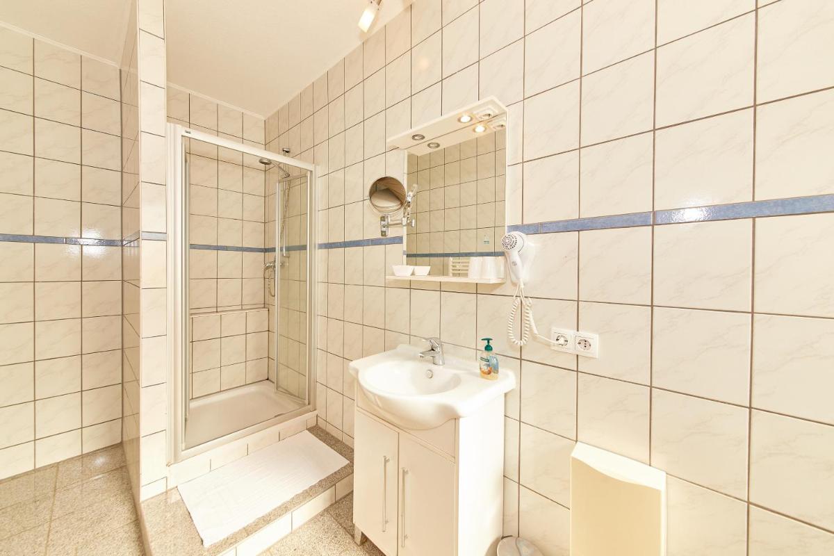 Hotel zum dicken Baum - Housity