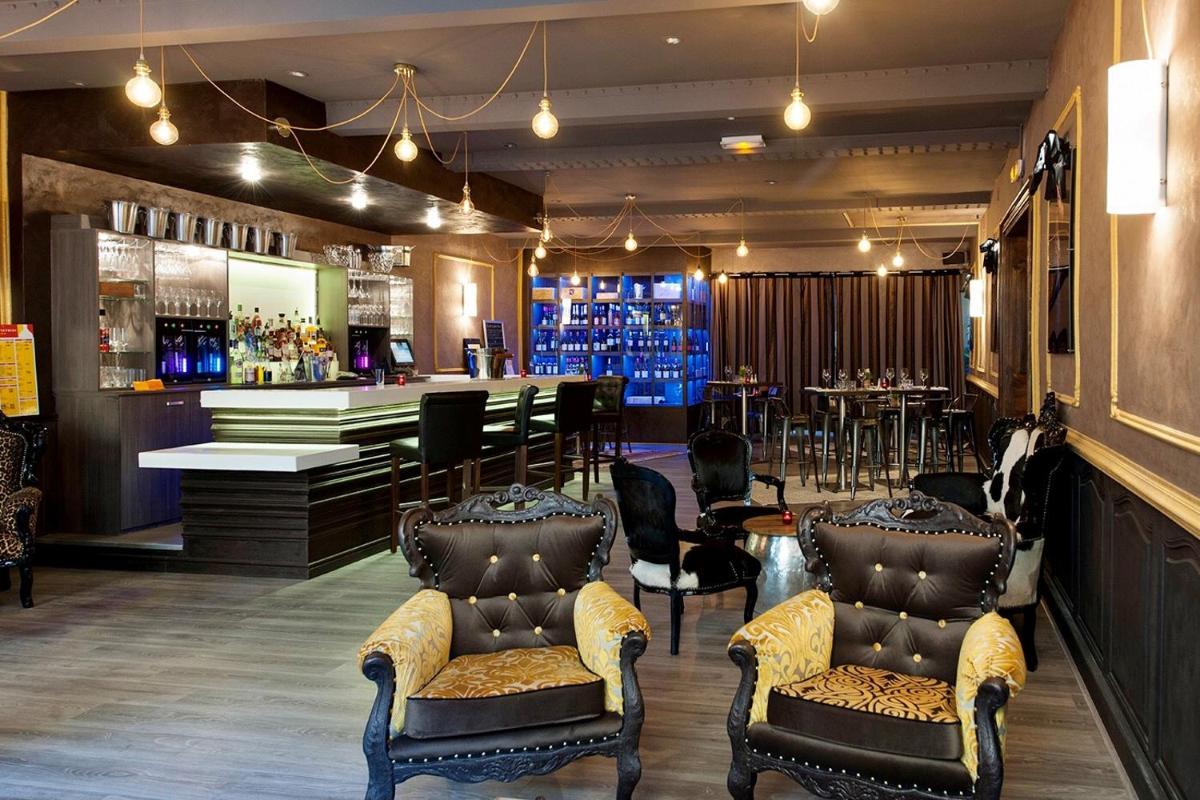 Salon ou bar de l'établissement Hôtel Saint Louis