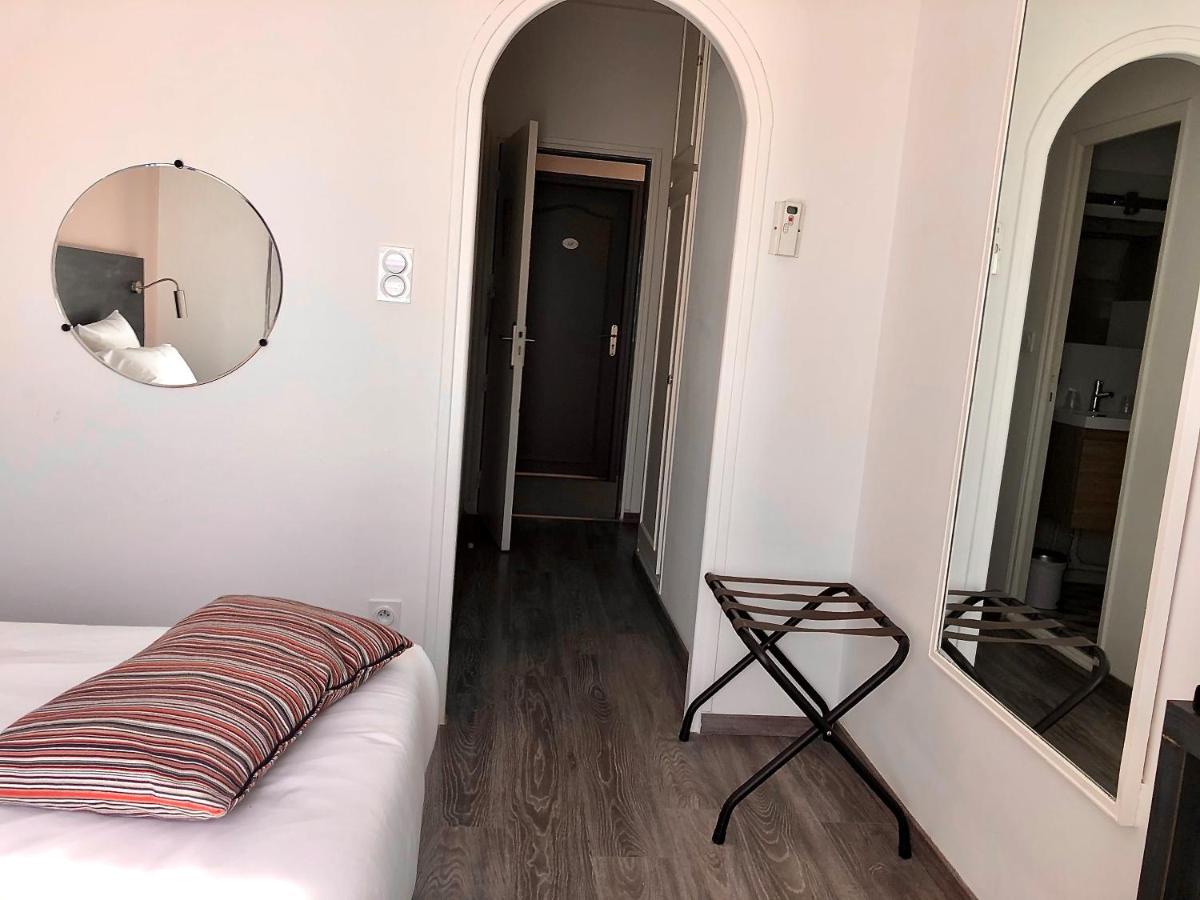 Un ou plusieurs lits dans un hébergement de l'établissement Hôtel Saint Louis