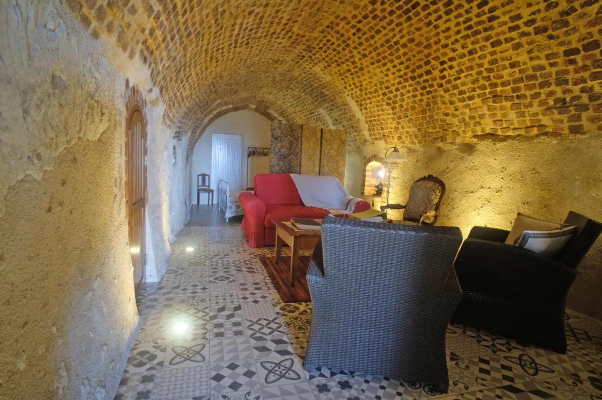 Gîte semi-troglodytique du Vieux Chai de Trôo - Housity