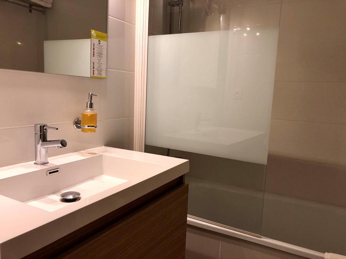 Salle de bains dans l'établissement Hôtel Saint Louis