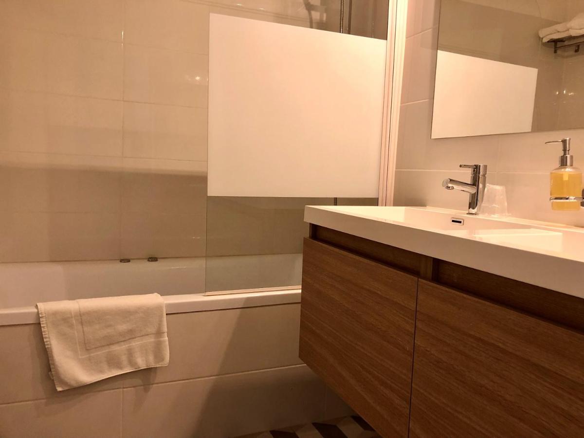 Salle de bains dans l'établissement Hôtel Saint Louis
