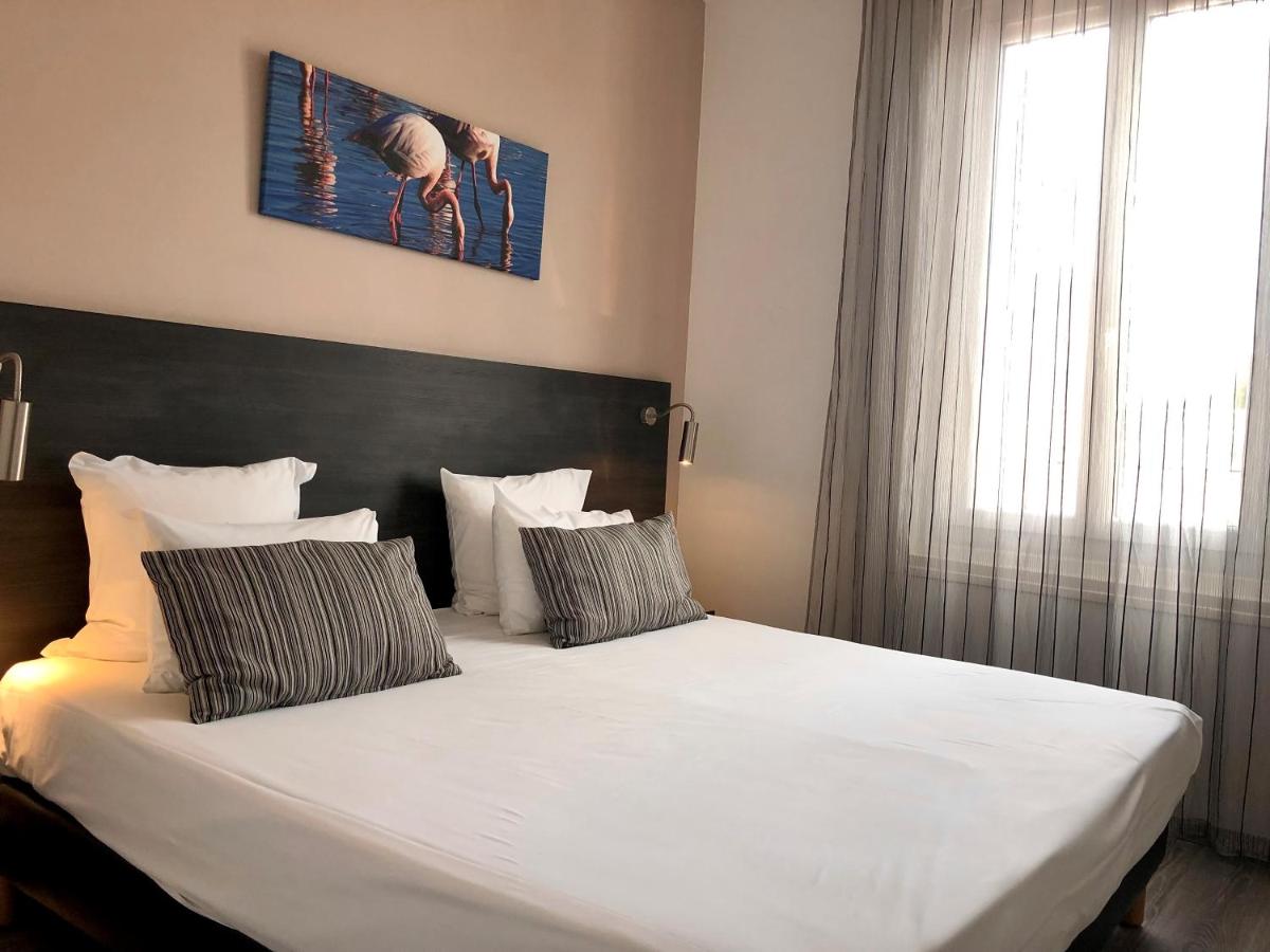 Un ou plusieurs lits dans un hébergement de l'établissement Hôtel Saint Louis
