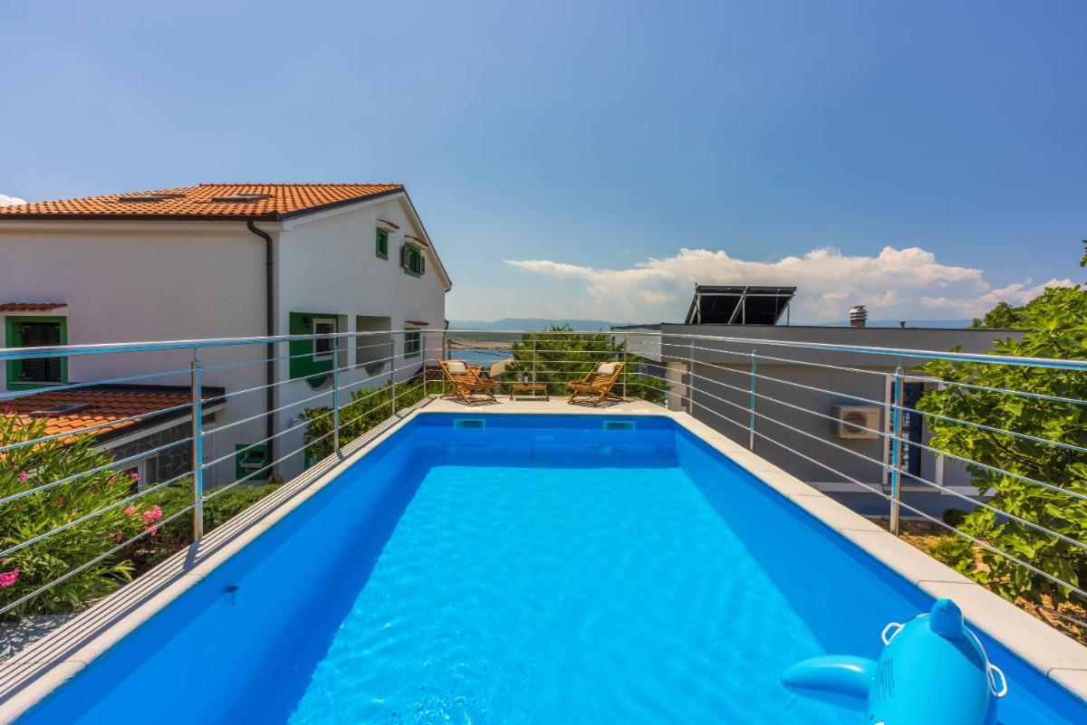 Holiday house with private pool and sauna - Housity