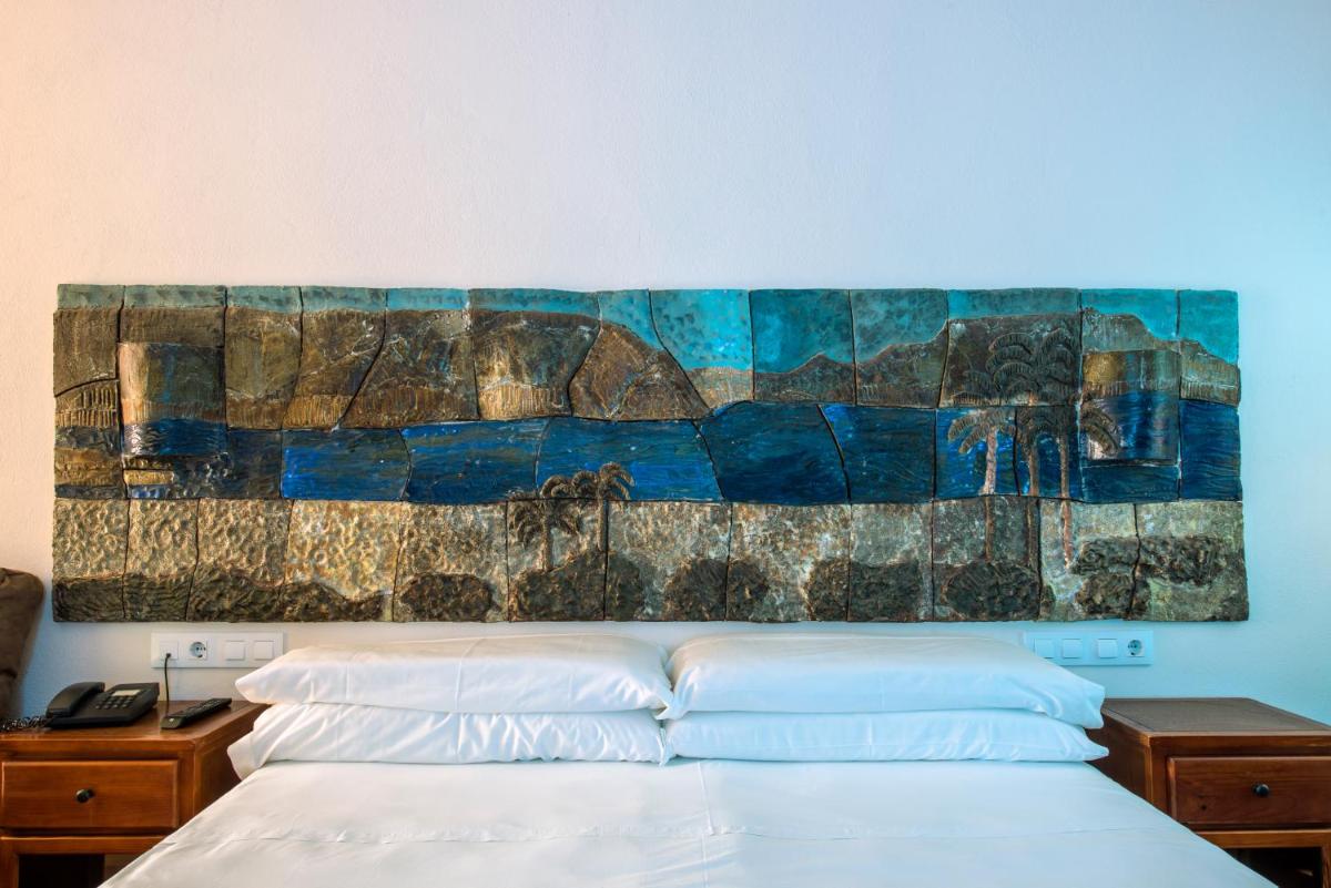 Cama o camas de una habitación en Hotel de Naturaleza Rodalquilar & Spa Cabo de Gata