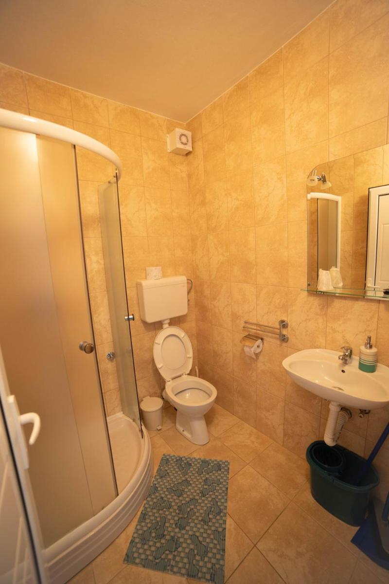 Prenoćište Leona - Housity