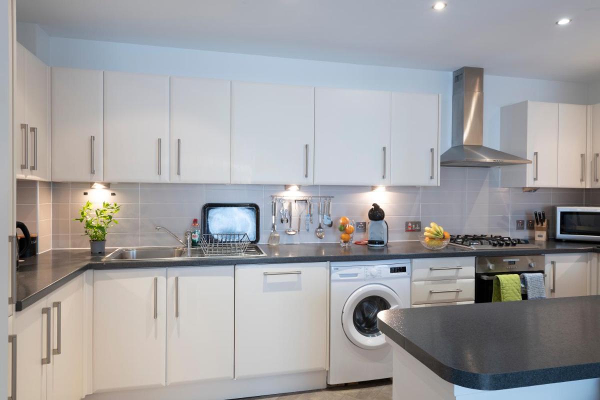 Inverness City Suites - Housity