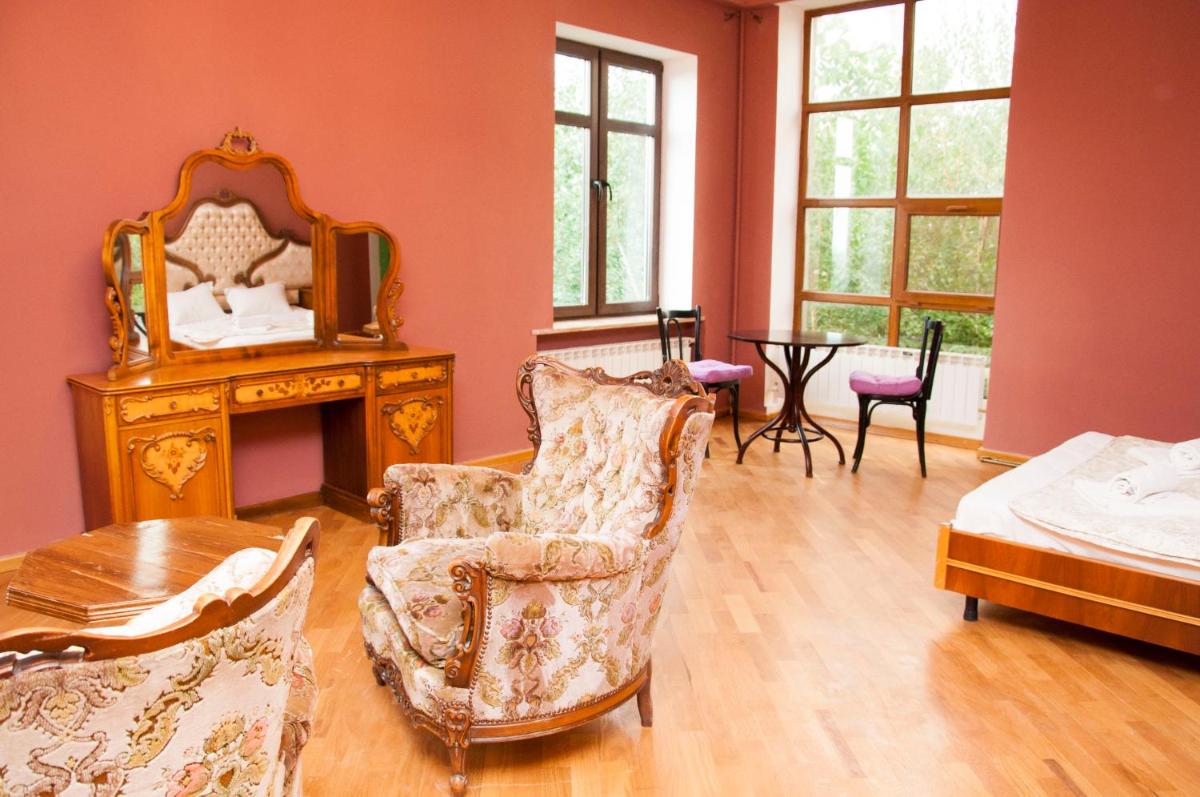 X Hotel - Housity