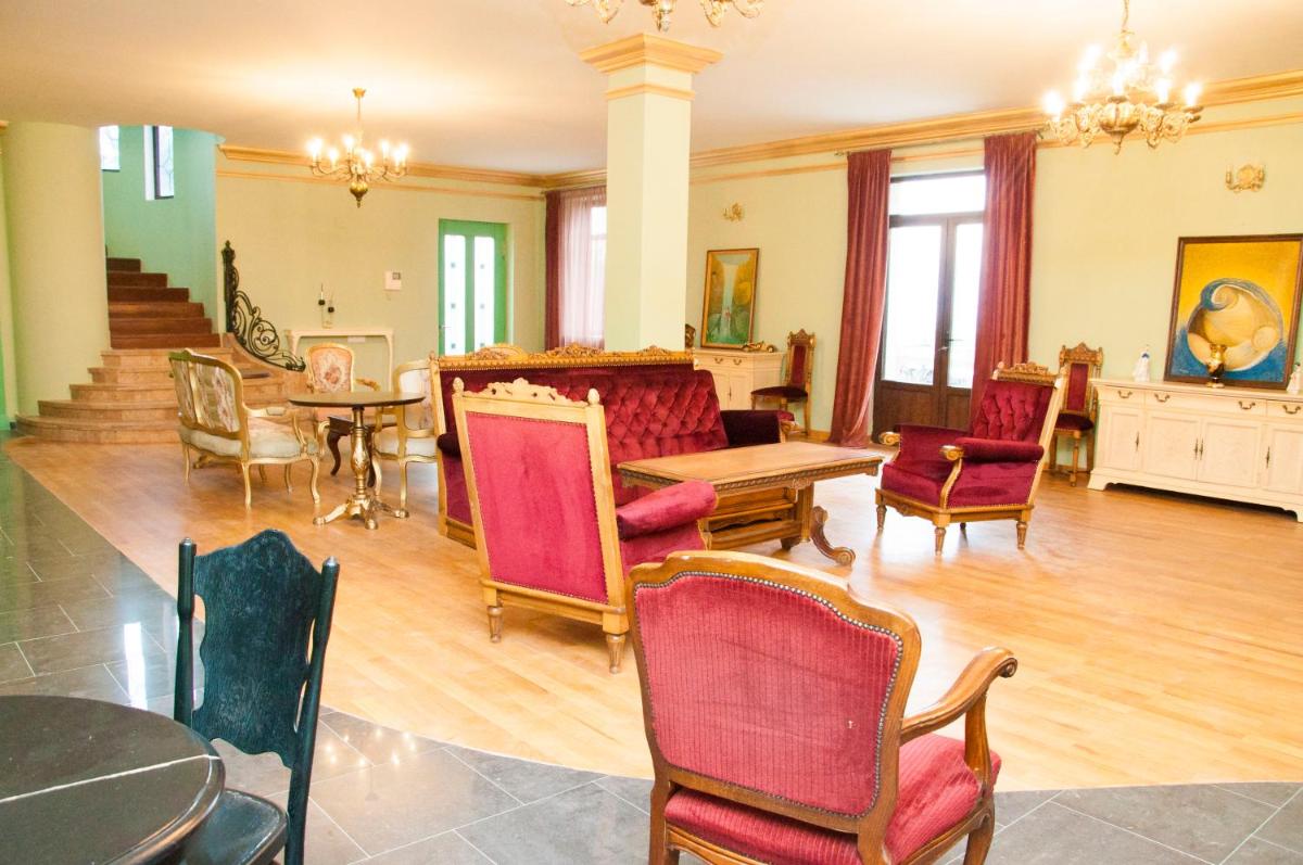 X Hotel - Housity