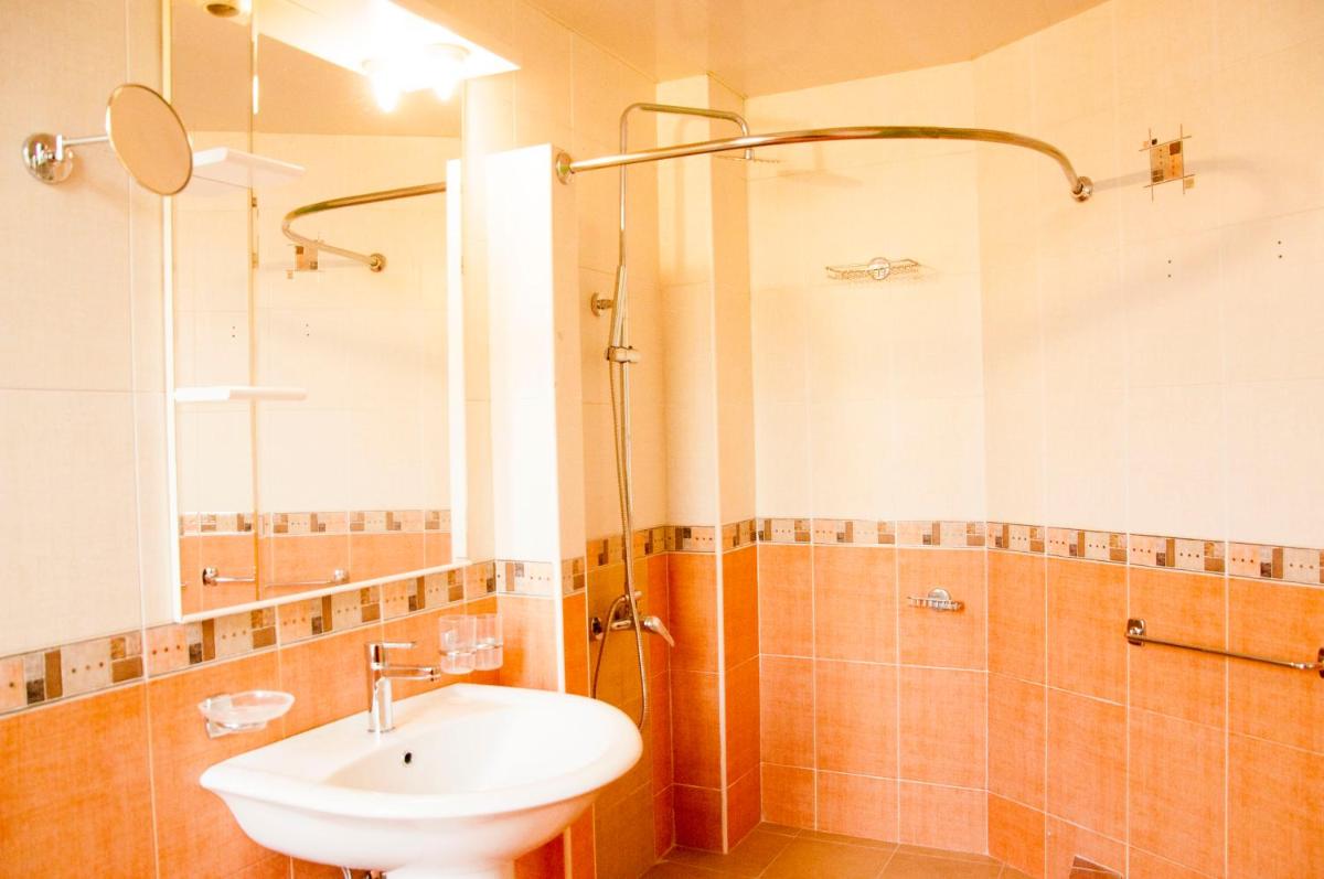 X Hotel - Housity