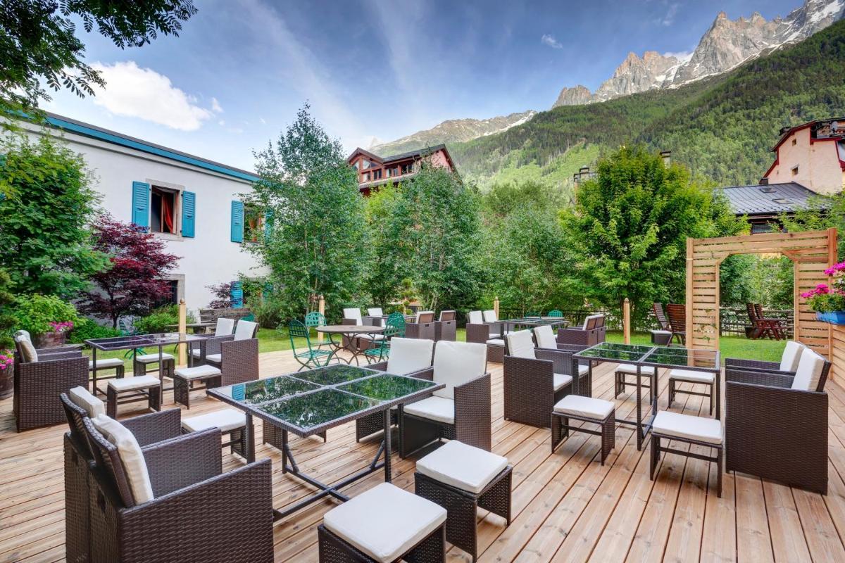 Vue générale sur la montagne ou vue sur la montagne depuis l'hôtel