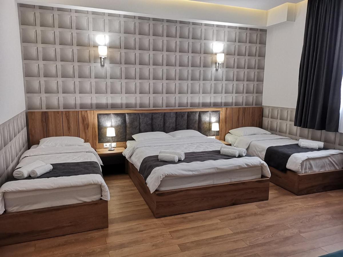 3 Rooms Hotel - Housity