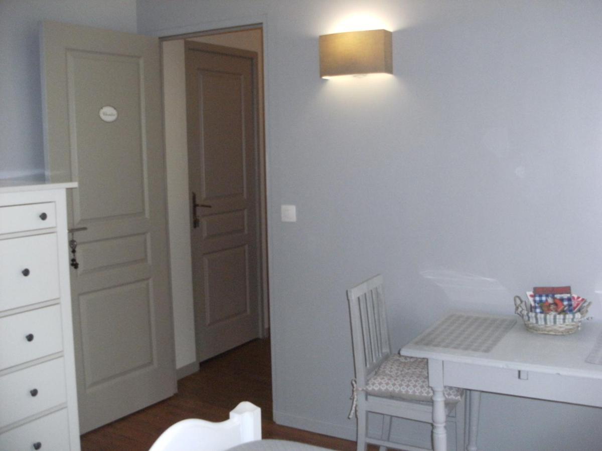 jolie chambre dans ancien corps de ferme - Housity