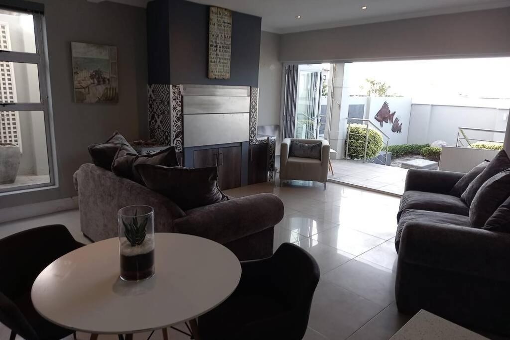 Port Elizabeth - Harbour Executive Loft Apartment - Housity
