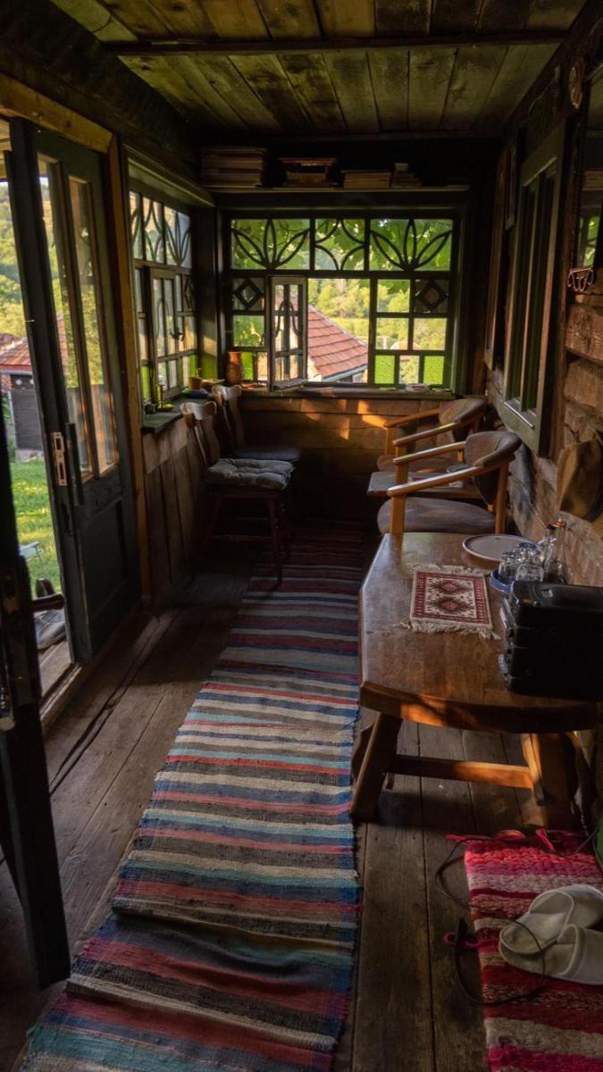 Casa Padureana - Log House from 1860 - Housity