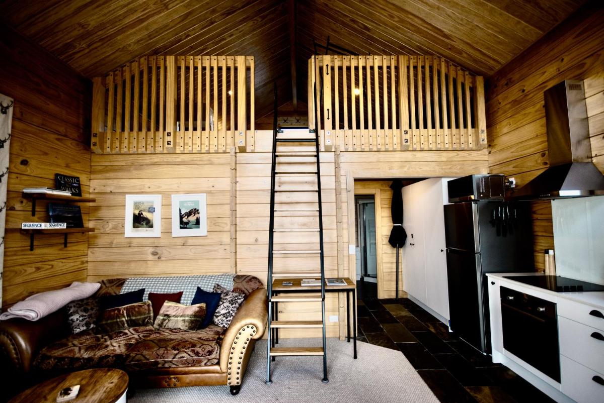 Lake Hawea Owl's Nest - Lake Hawea Holiday Home - Housity