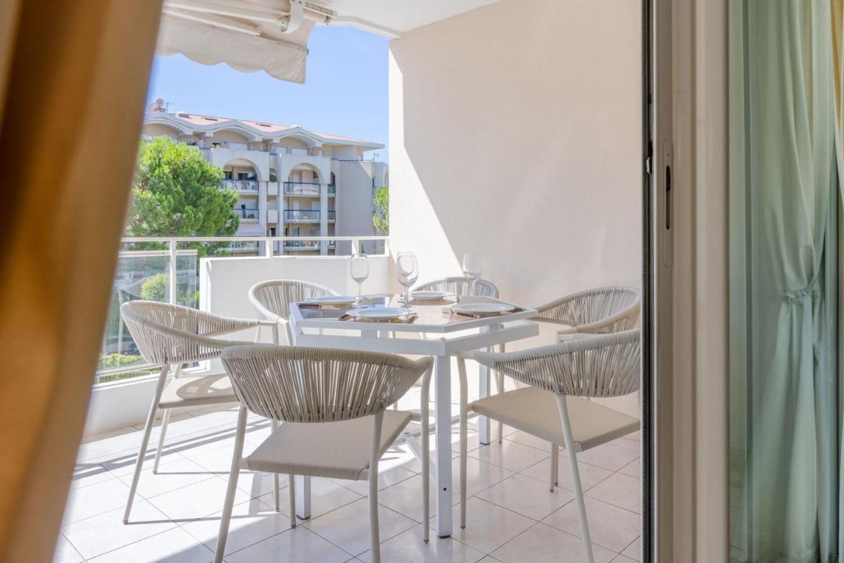 3-Room Apartment in Prestigious Residence - Housity