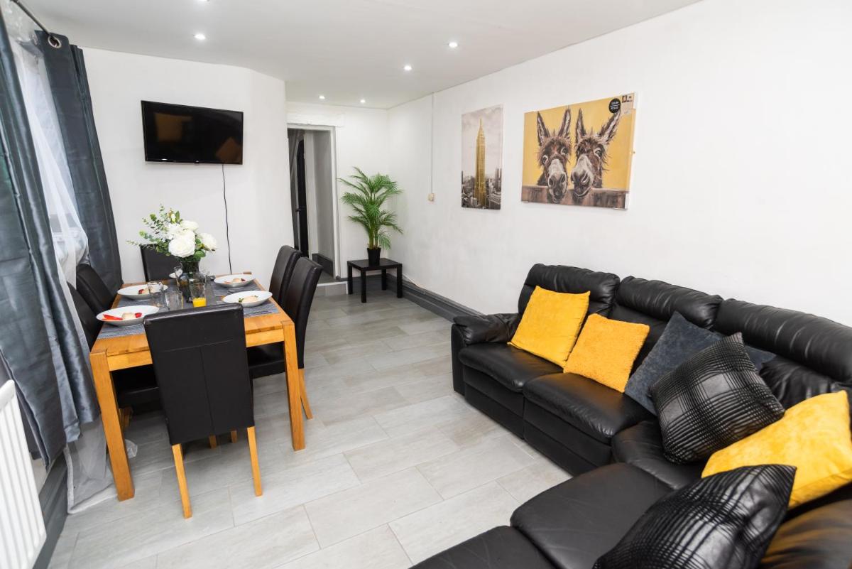 South Cheshire House - Housity