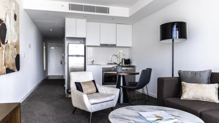 KOZYGURU Chatswood Luxury Studio NCH088-720 - Housity