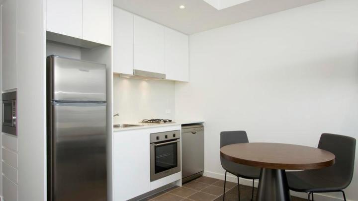 KOZYGURU Chatswood Luxury Studio NCH088-720 - Housity