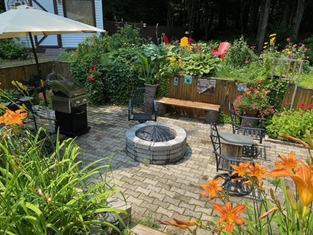 Quiet Surprise in the Suburbs-Gardens & Sunroom - Housity