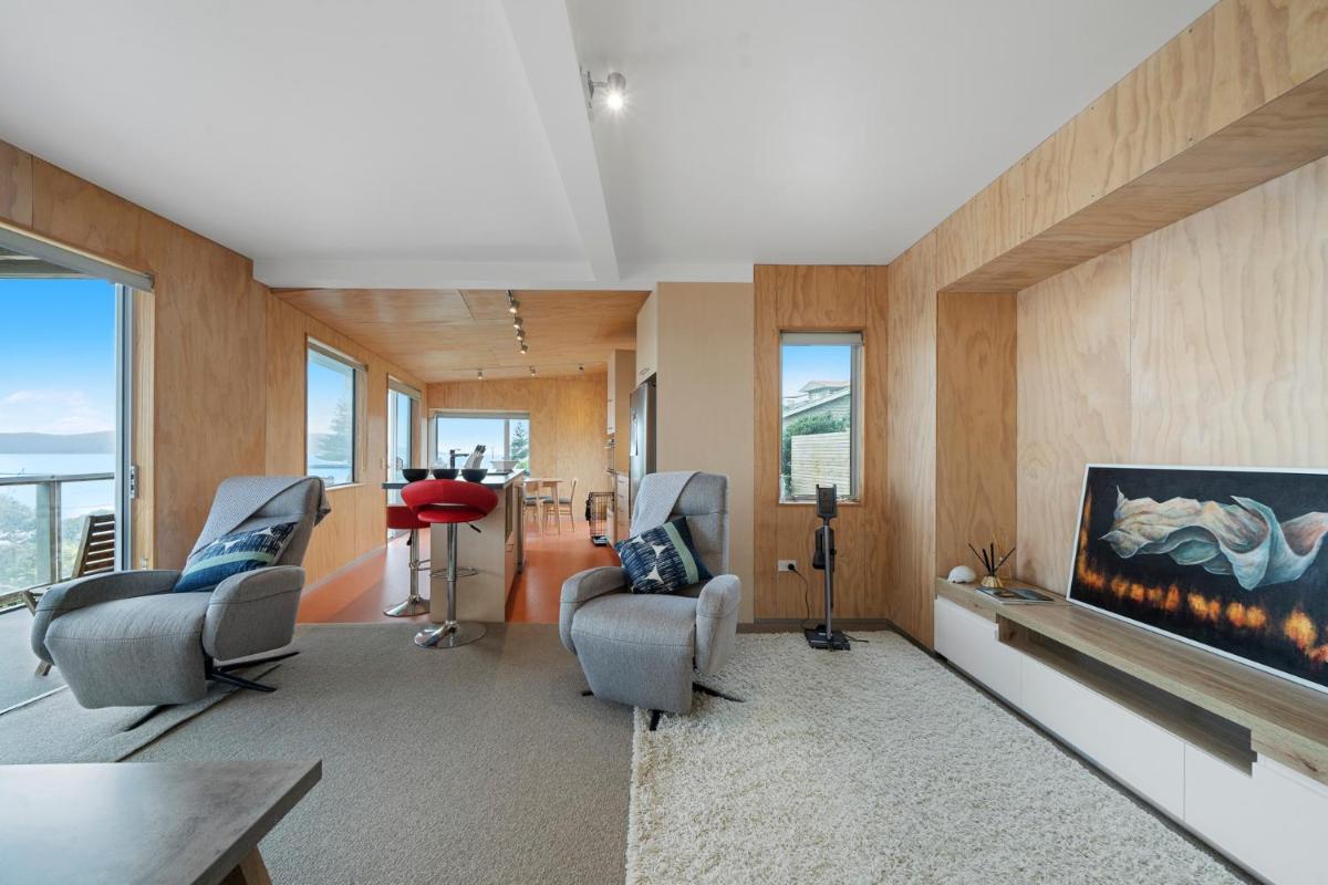 Rippling Waves Lookout - Raumati South Home - Housity