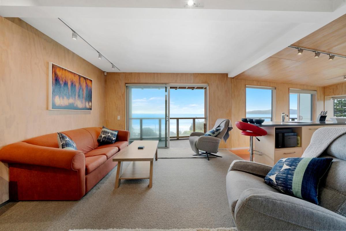 Rippling Waves Lookout - Raumati South Home - Housity
