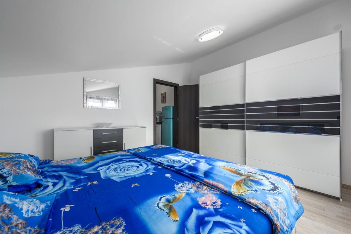PHAROS house with apartment - Housity