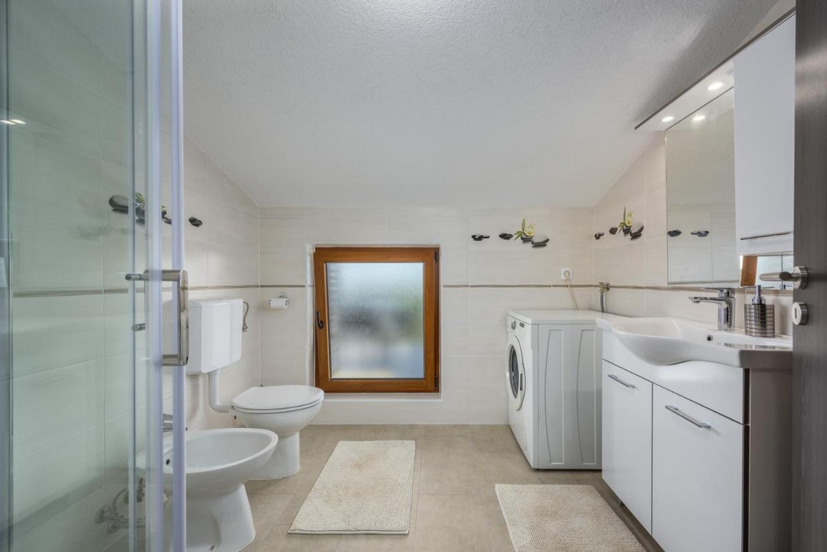 PHAROS house with apartment - Housity