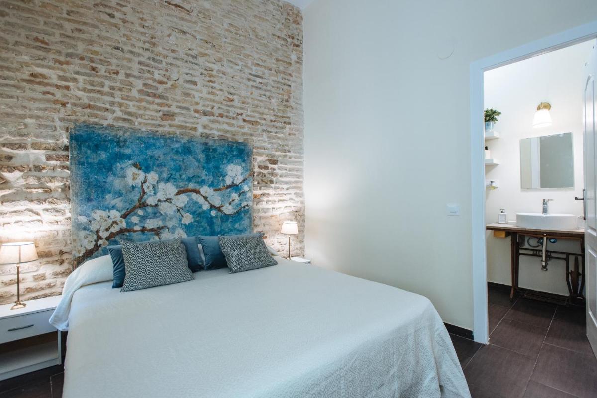 Suitetrails - Cozy Apartment in House-Palace with Private Patio