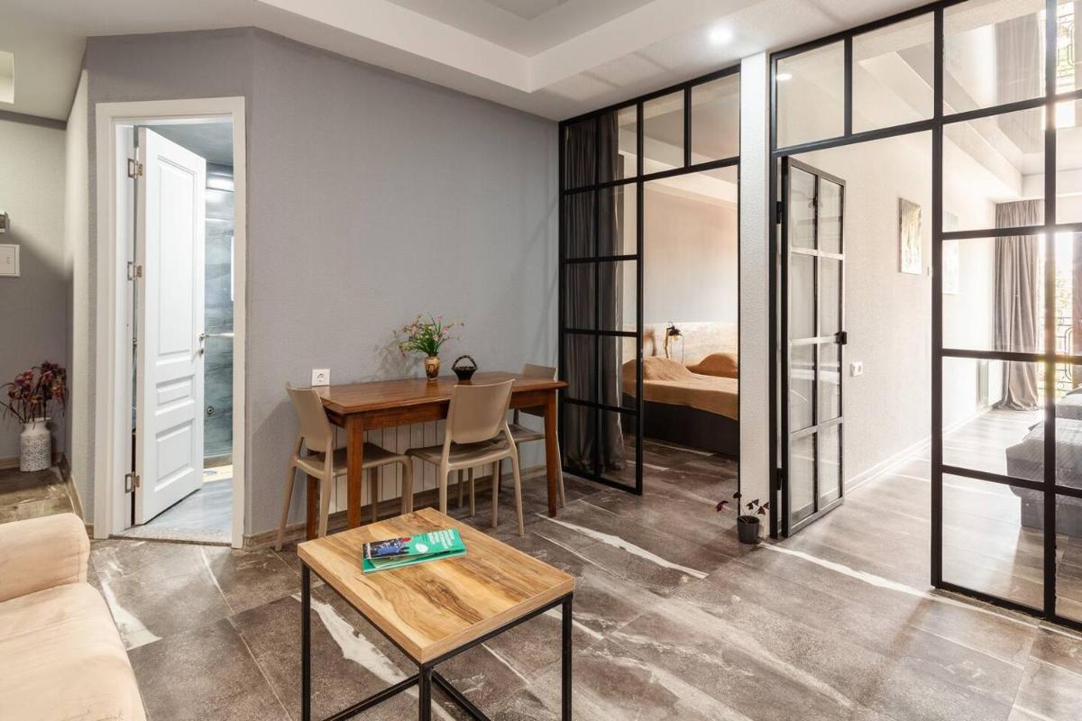 Veli group Apartment in Old City - Housity