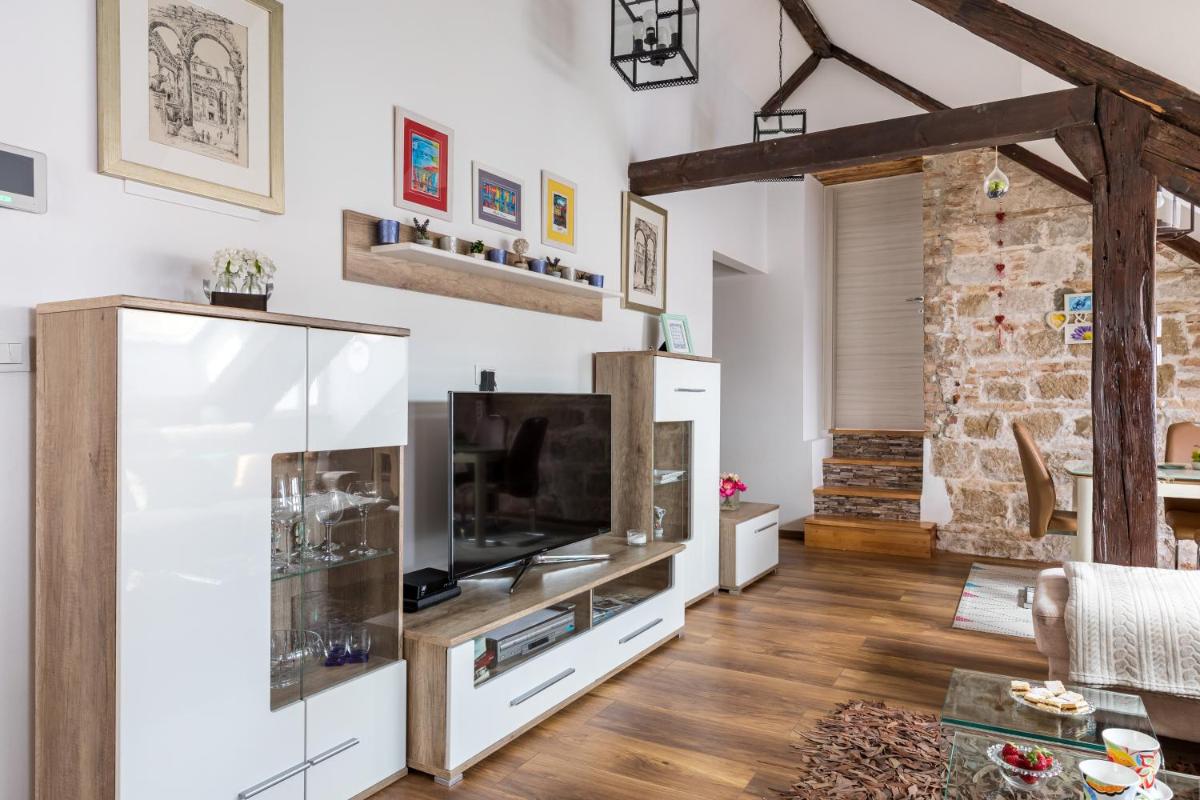 Petrova Attic - Housity