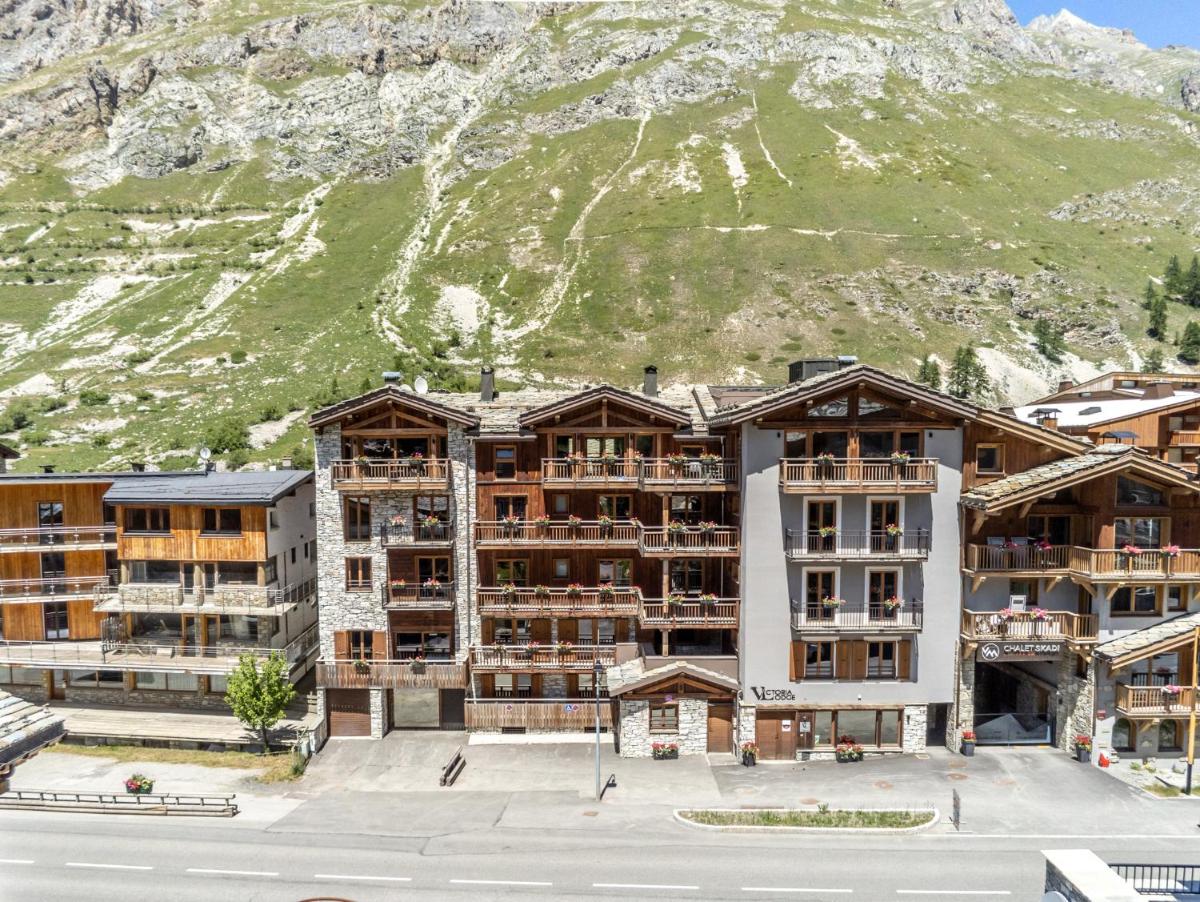 Vue générale sur la montagne ou vue sur la montagne depuis l'hôtel